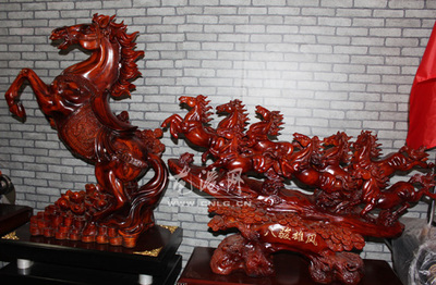 马年工艺品销售持续火爆 传统文化与现代消费的完美融合