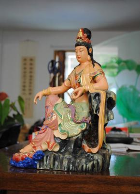 匠心独运 40公分自在观音菩萨木雕，传承千年的工艺珍品