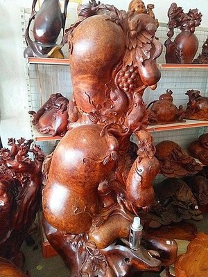 2018浦寨边贸市场繁荣，红木家具工艺品热销成亮点